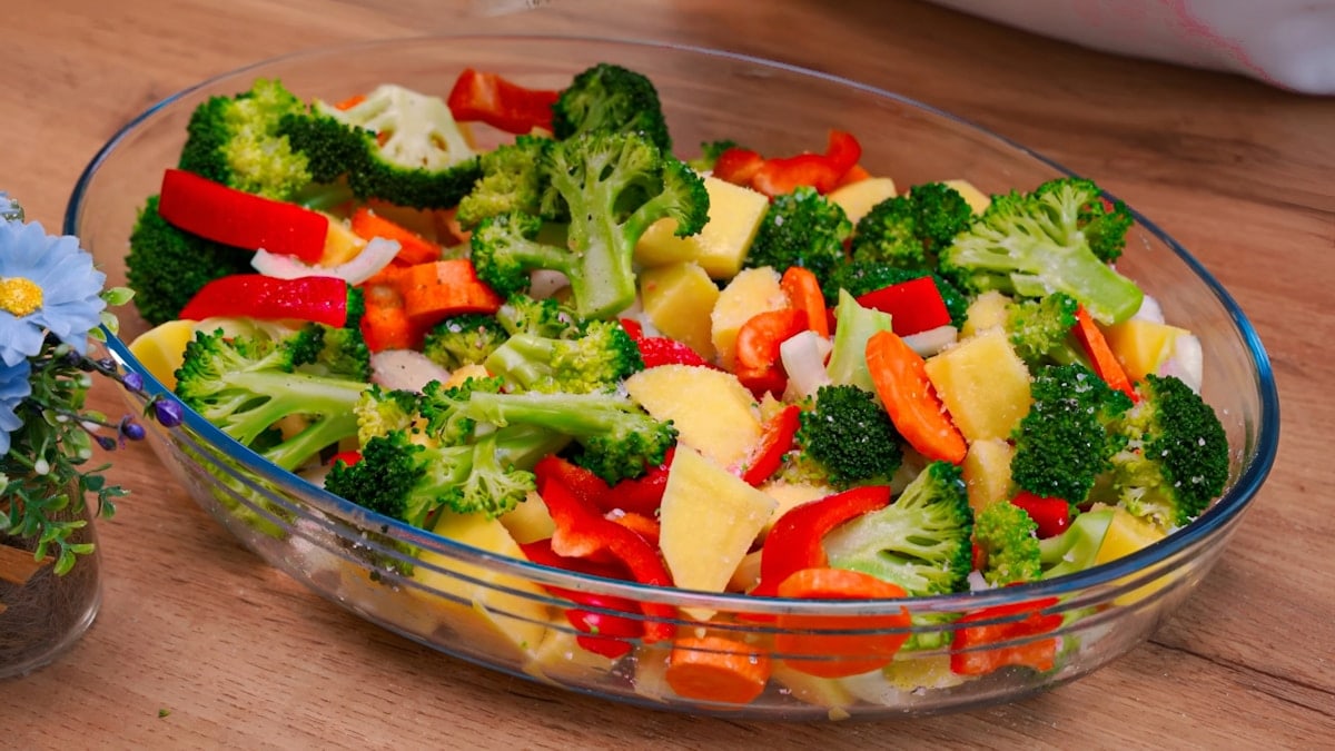 Hearty & Healthy Broccoli Salad: A Wholesome Side with Carrot, Red Pepper, and Potatoes.